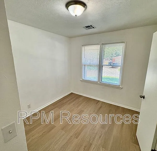 6716 NW 29th St — Photo 11