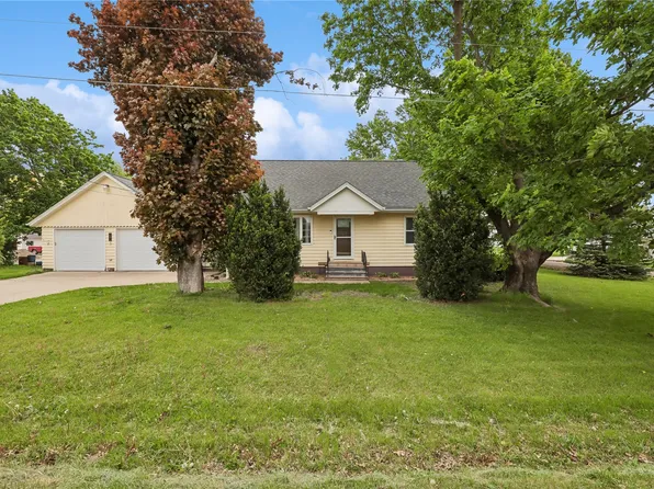 74 Essex Ave SW, Swisher, IA 52338