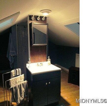 5th image of 28 Beverly Pl