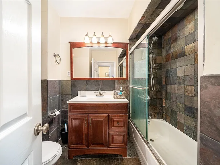 516 Adams St #4 — Photo 9