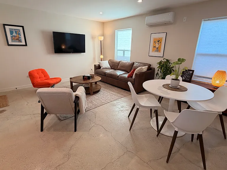2247 Shoredale Ave — Photo 4