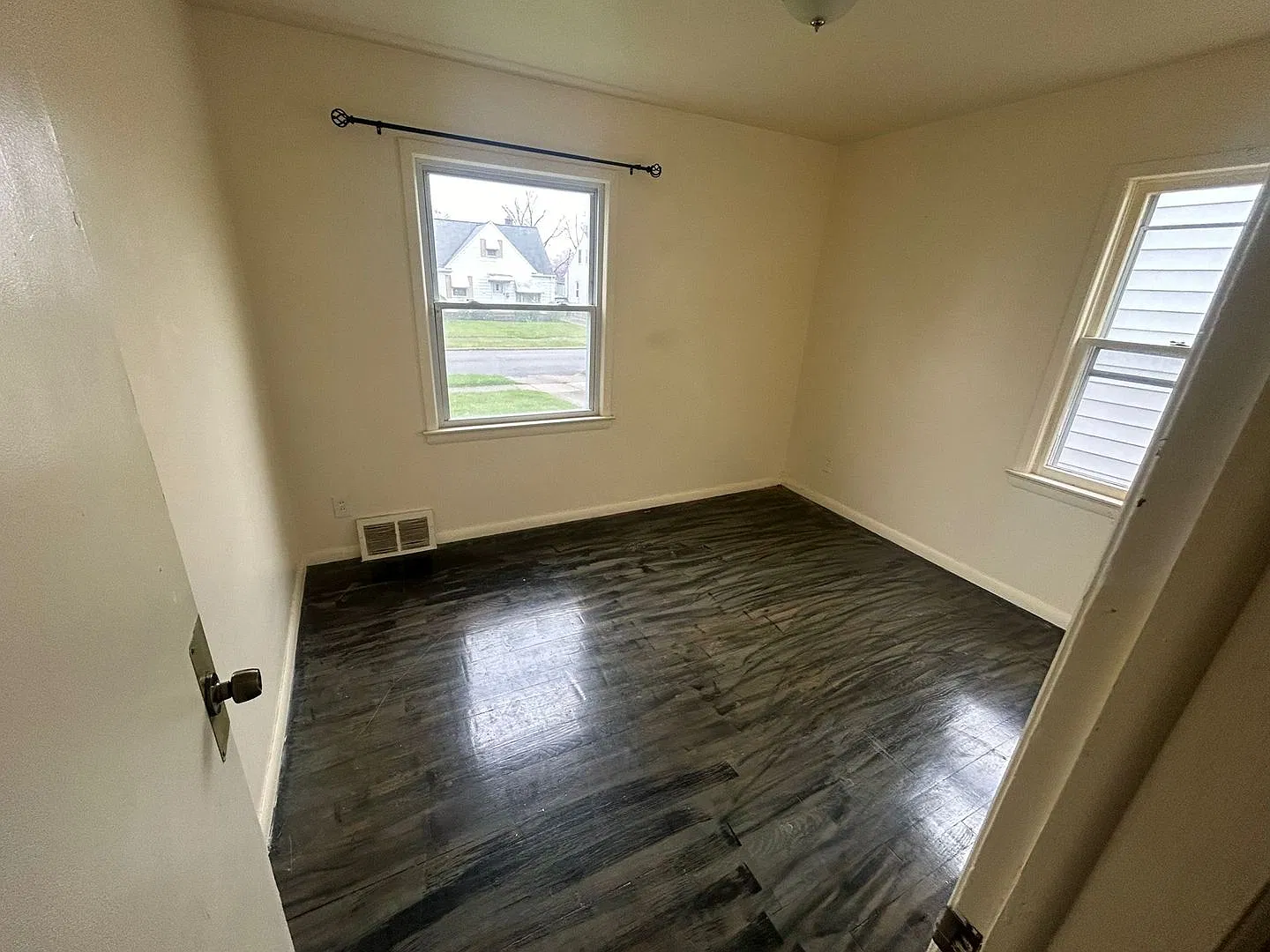 3 Bed 1 Bath Single Family Home In Garfield Heights! — Photo 1