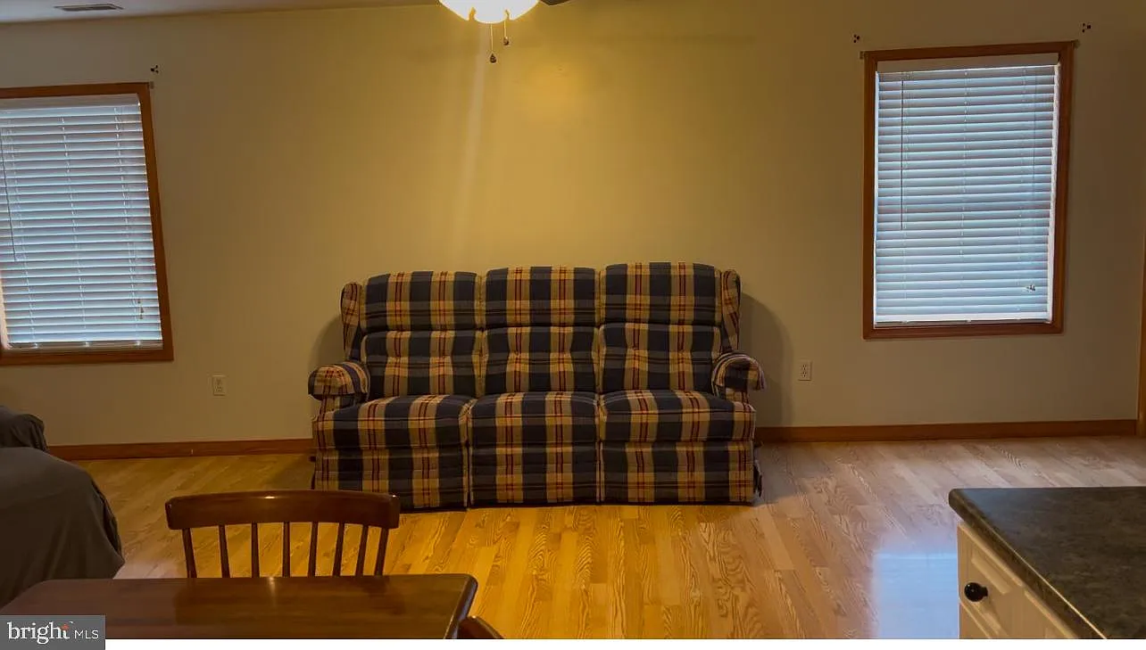 2 bed, 1.0 bath, 850 sqft, $1,500 — Photo 3