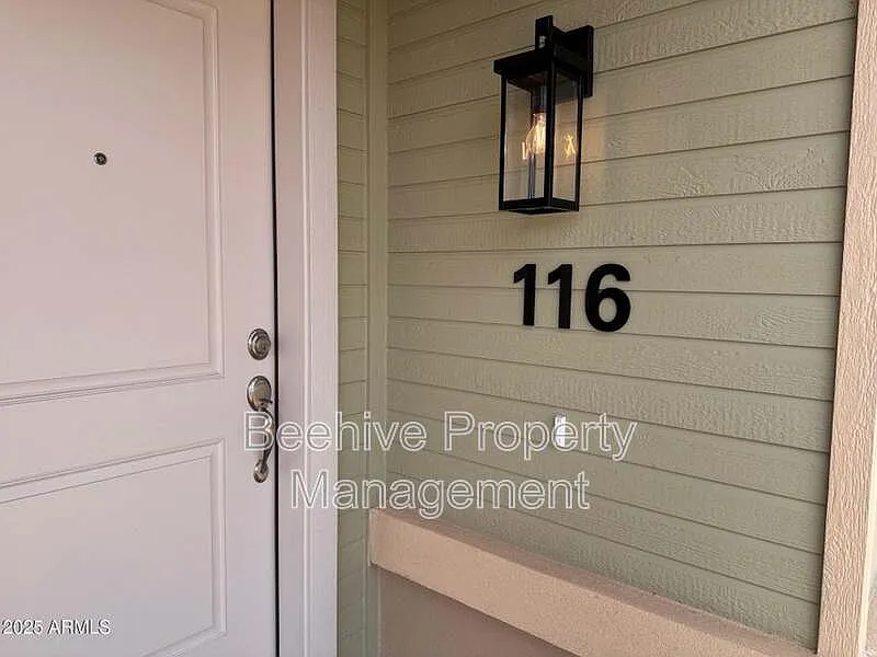 2 bed, 1.5 bath, 1162 sqft, $1,199 — Photo 3