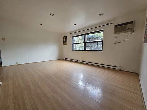 391 Howe Ave Photo 1