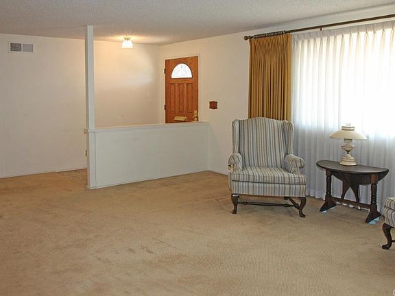 3rd image of 2304 E Avalon Ave