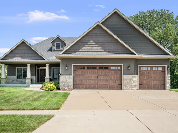 813 S 10th St, Eldridge, IA 52748