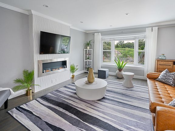 3rd image of 646 Saint Marys St #2