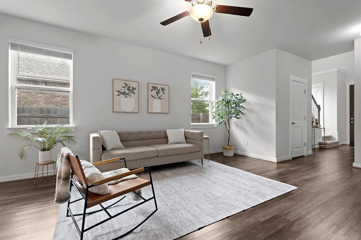4 bed, 3.5 bath, 2461 sqft, $2,499 — Photo 4