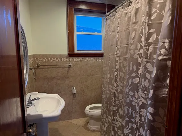 Full Bath, freshly painted