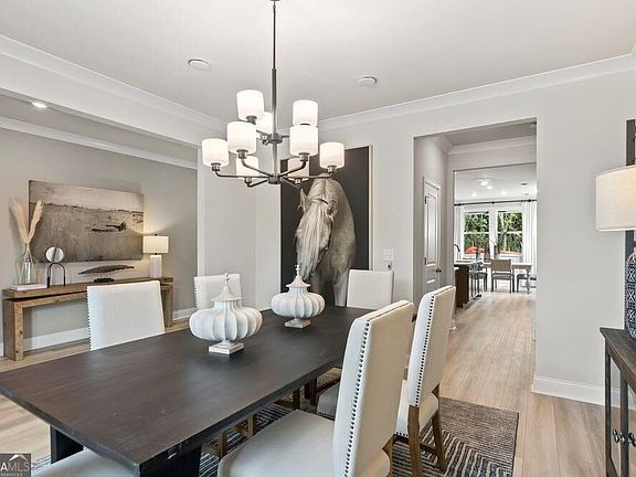 4th image of 5015 Kennison Way