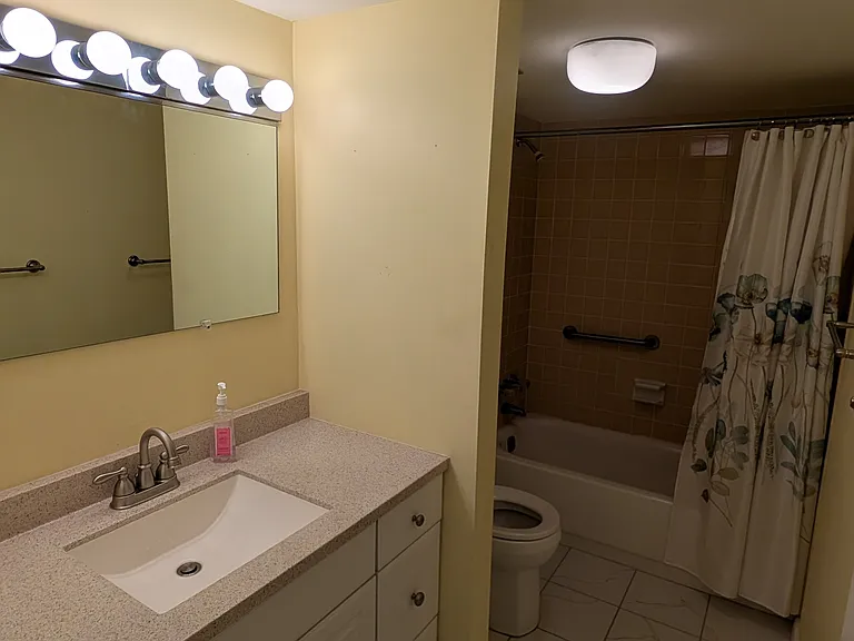 2120 Greentree Rd #705E — Photo 7