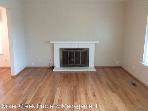 5th image of 4933 Oxford Pl