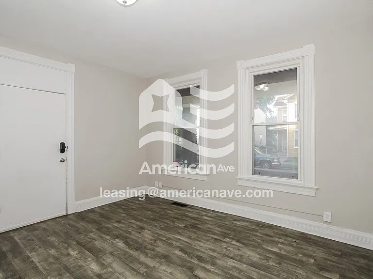 173702_004_living_room_13867872.jpg