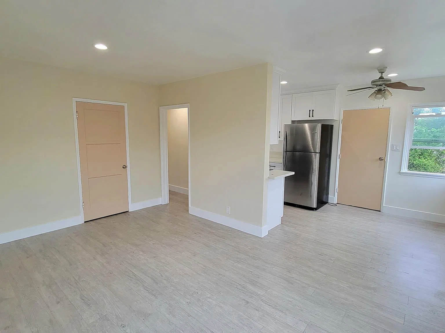 726 N Dillon St — Photo 4