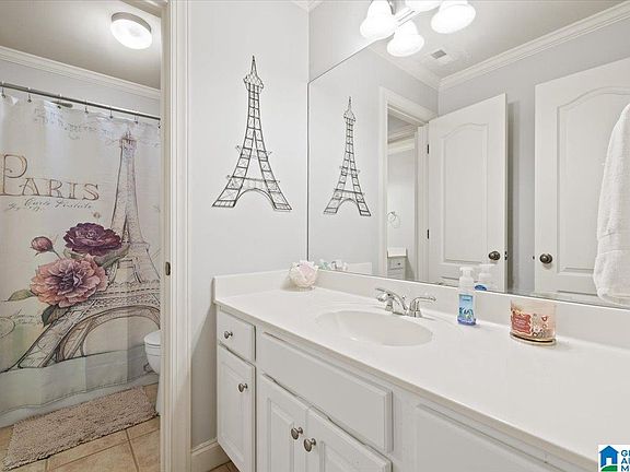 3rd image of 1505 Woodlands Pl