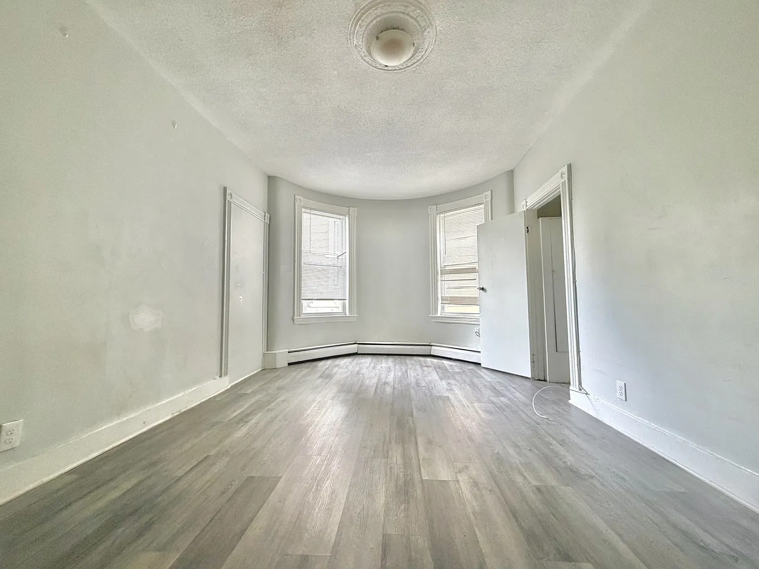 8-10 Oakland St — Photo 3