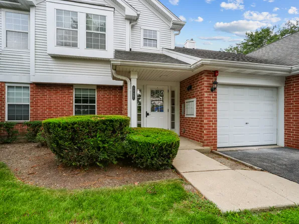 1727 W Hawkes St Unit 8, Arlington Heights, IL 60004