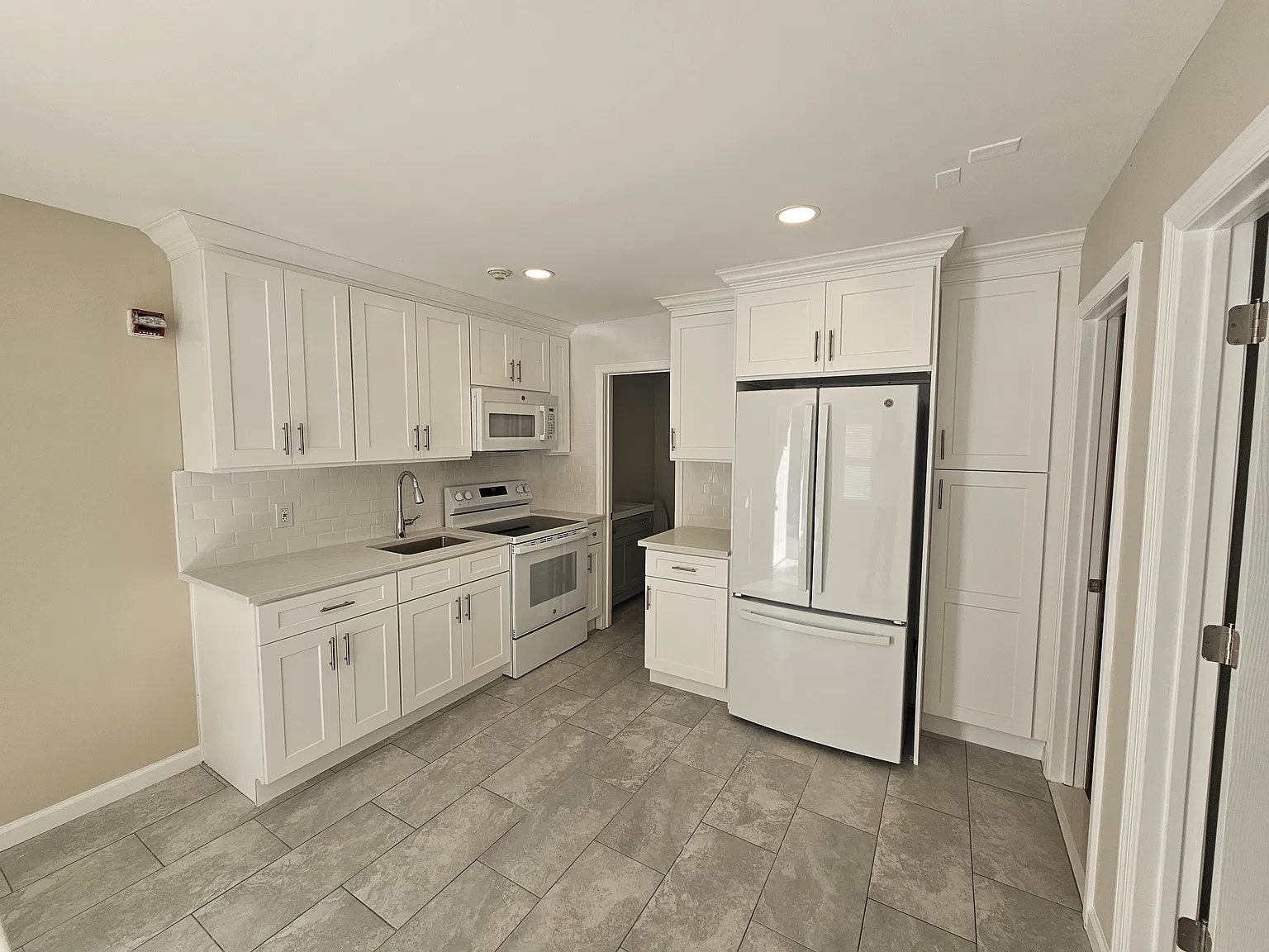 2 bed, $2,300 — Photo 2