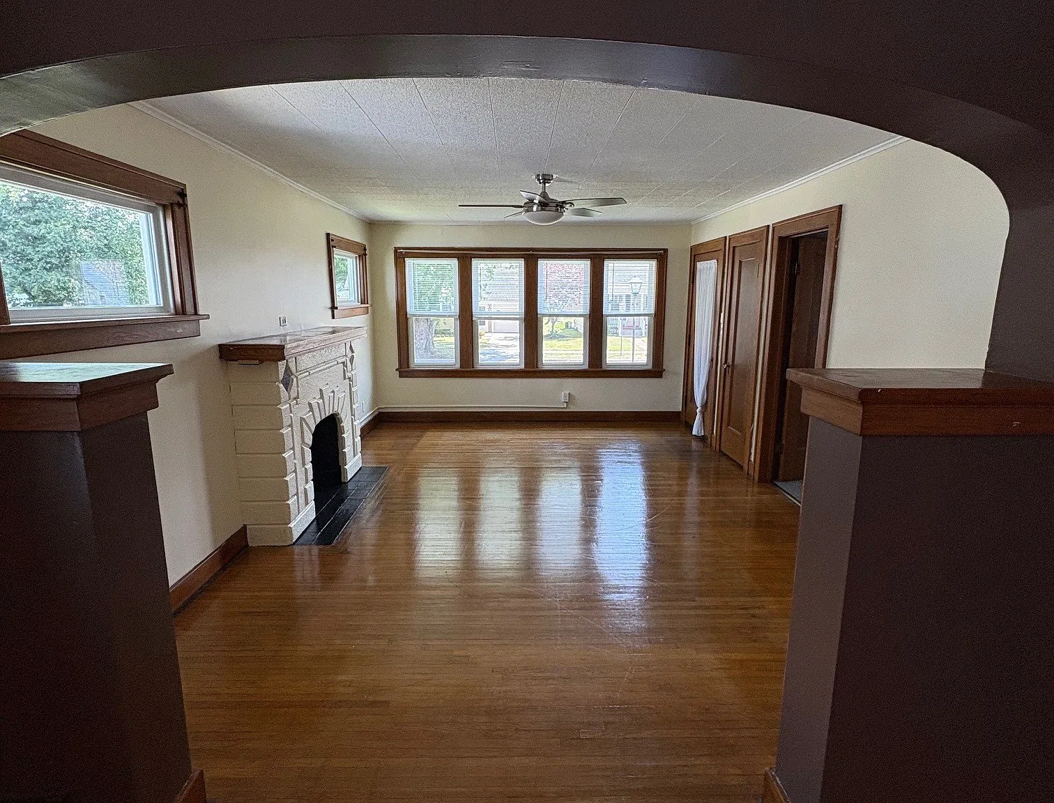 3 bed, 1100 sqft, $1,550 — Photo 4