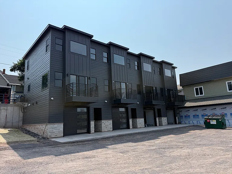 401 Memorial Rd #4 — Photo 1