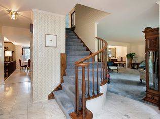 916 W Old Mill Rd, Lake Forest, IL 60045