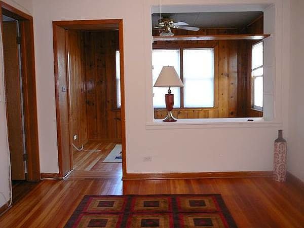2nd image of 1915 N Winchester Ave APT 1R