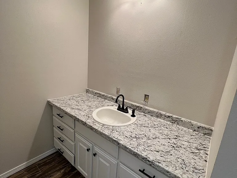 309 Stadium Dr — Photo 9
