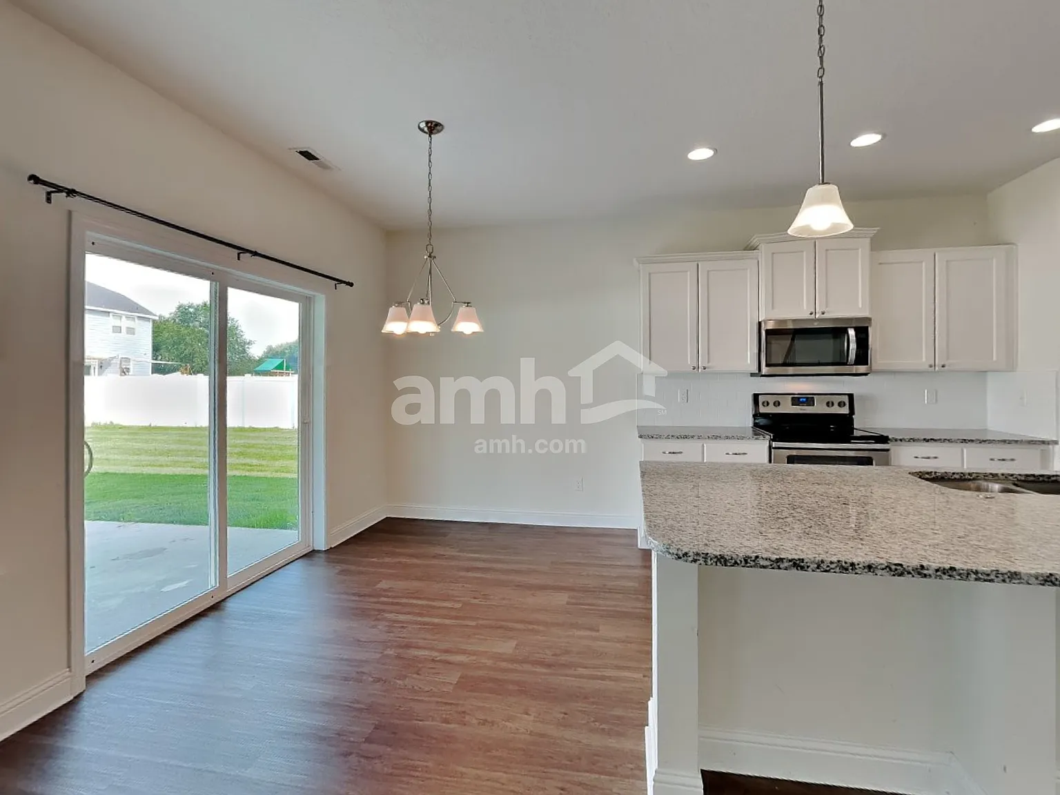 4 bed, 2.5 bath, 2348 sqft, $2,650 — Photo 4