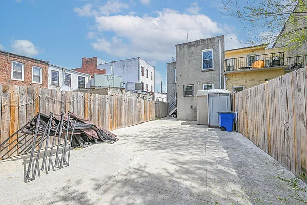 Sold by Felix Joseph | media 23