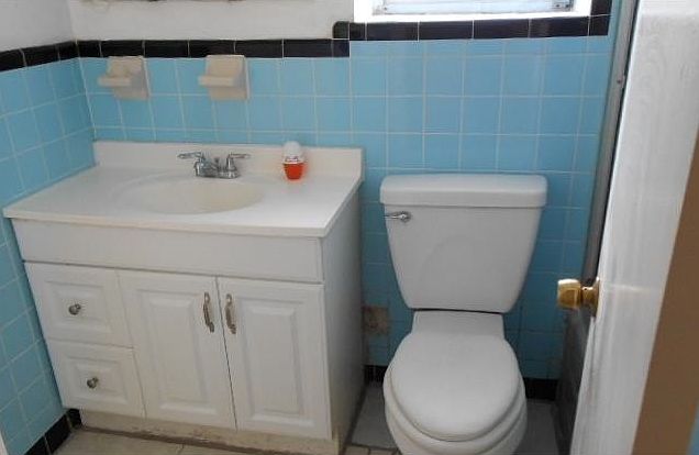 2nd image of 3711 SW 32nd St