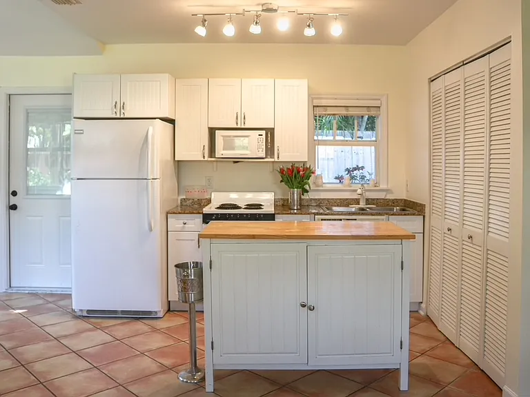 808 1/2 Flamingo Dr — Photo 3