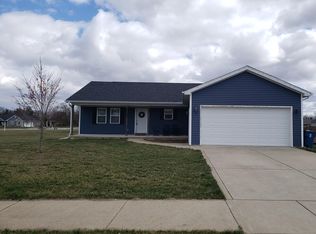 527 Juniper St NW, Demotte, IN 46310