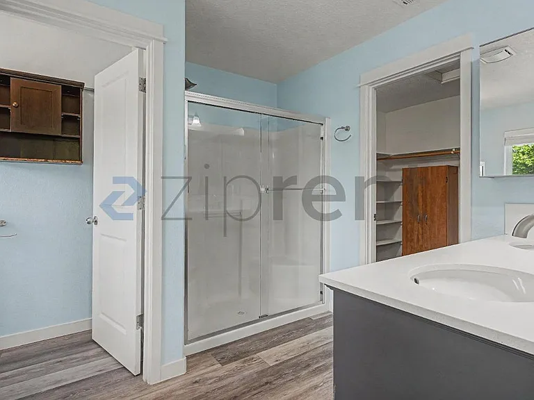 132 NE 63rd Ave — Photo 35