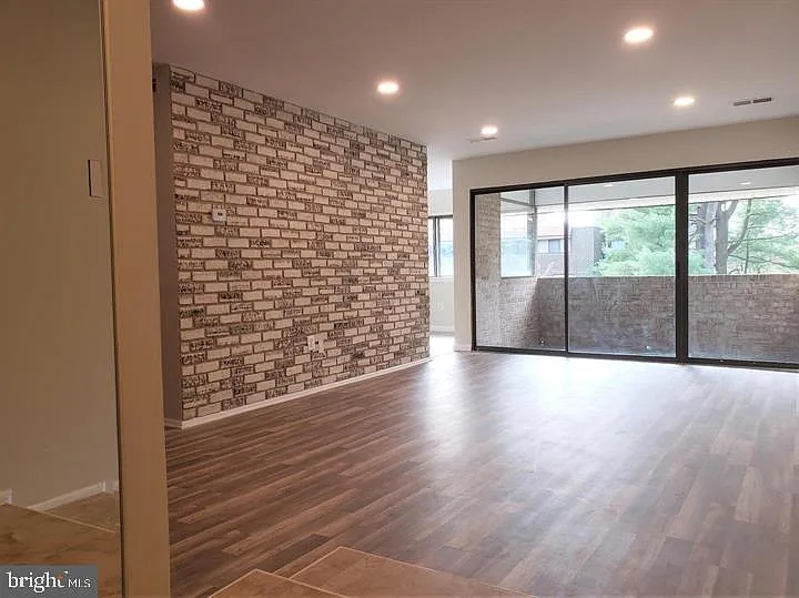 3 bed, 2.0 bath, 1278 sqft, $2,350 — Photo 4