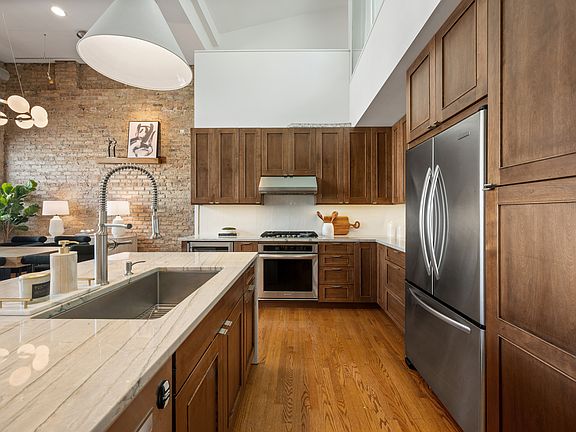 5th image of 1117 W Barry Ave #6
