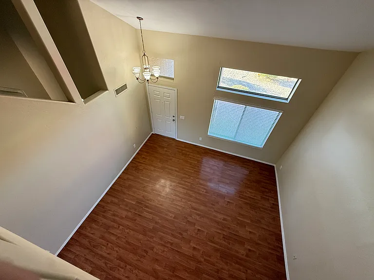 1457 E 10th Pl — Photo 41