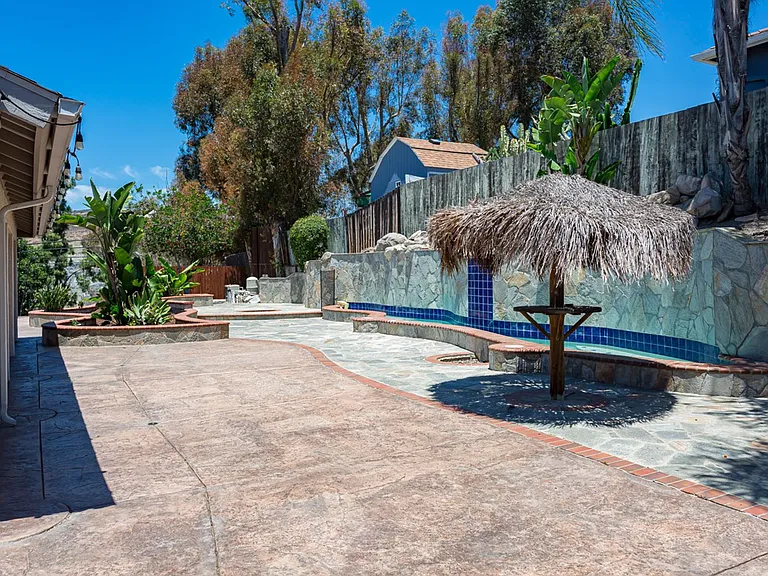 5564 Lone Star Dr — Photo 35