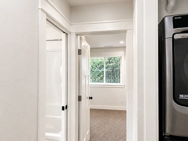 5910 NE 60th Ave — Photo 11
