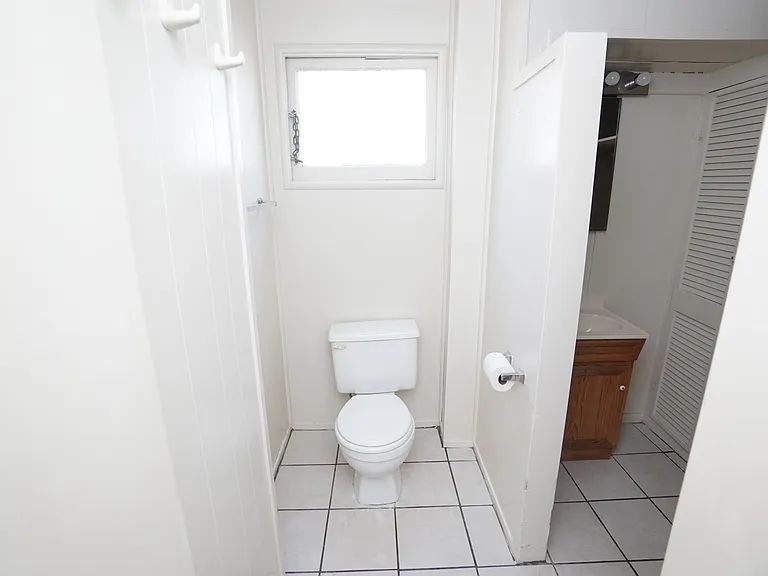 2545 Benvenue Ave — Photo 7