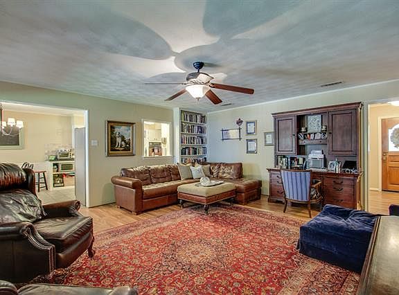 4th image of 1317 Mosswood Ln