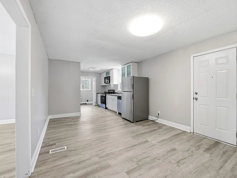 6112 Nazarene Rd — Photo 4