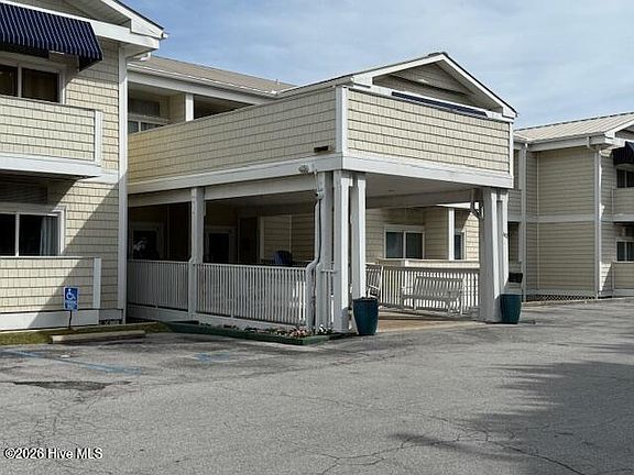 3rd image of 602 W Ft Macon Road #132