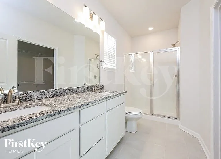 534 Hillpark Ln — Photo 10
