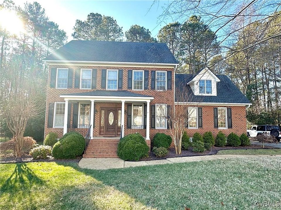 1st image of 607 Fairway Woods Dr