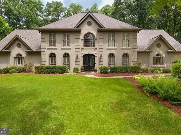 5825 Plantation Dr, Roswell, GA 30075