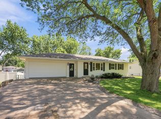 340 Ranchview Ln N, Plymouth, MN 55447