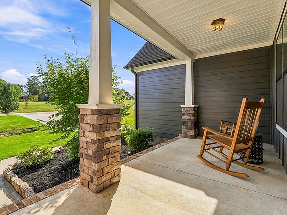 3rd image of 623 Mica Ln