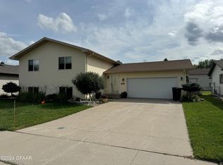 5155 7th Ave N, Grand Forks, ND 58203