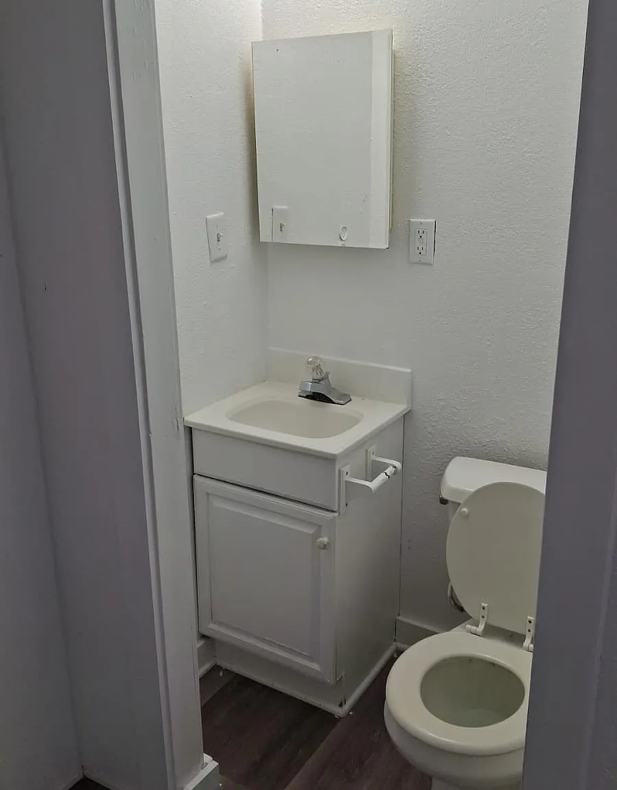 3 bed, 1.5 bath, $1,700 — Photo 2